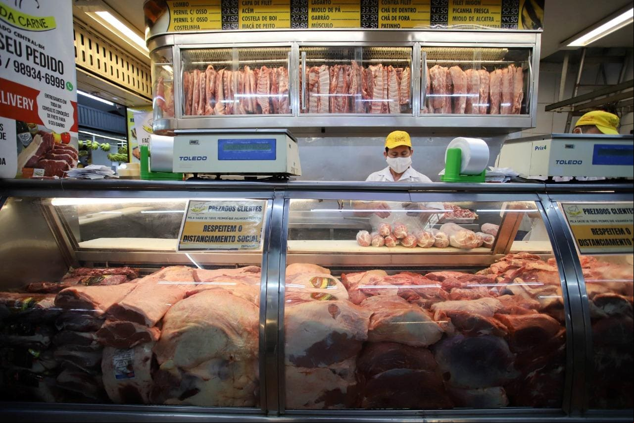 Maior apetite chinês pelas carnes brasileiras é um dos fatores que têm deixado o produto cada vez mais inível para os brasileiros