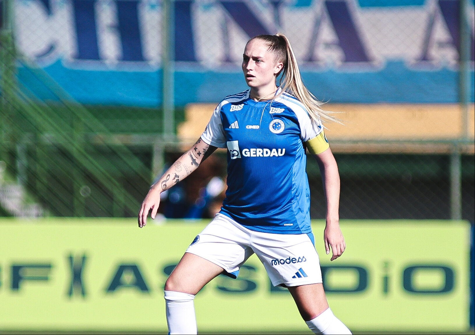 Isa Haas é uma das capitãs das Cabulosas