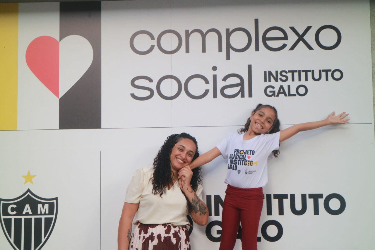 Valentina e a mãe Bianca no Instituto Galo