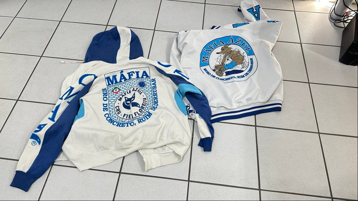 Durante a operação foram encontrados uniformes que identificam os presos como membros da organizada